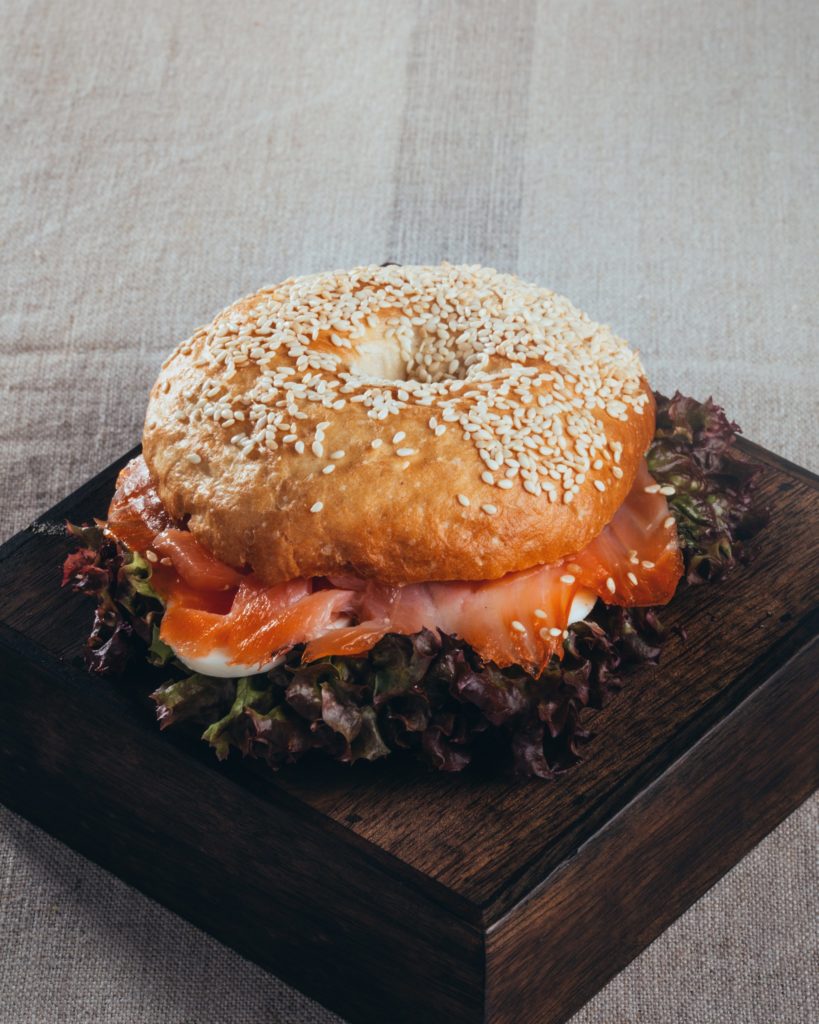 Bäckerei Hager Monatssnack Dezember 2019 Bagel mit Lachs