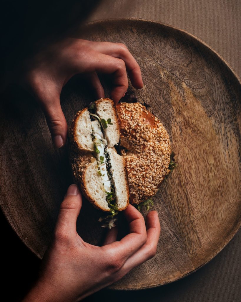 Bäckerei Hager Monatssnack Bagel mit Ziegenkäse