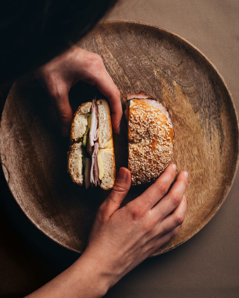 Bäckerei Hager Monatssnack Bagel mit Pfefferkarree