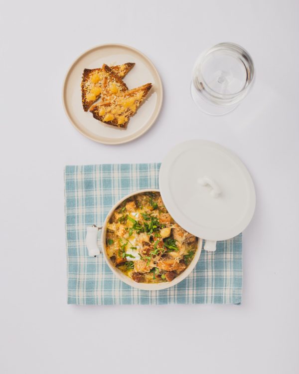 Brotrezept: Zwiebelsuppe mit überbackenem Brot